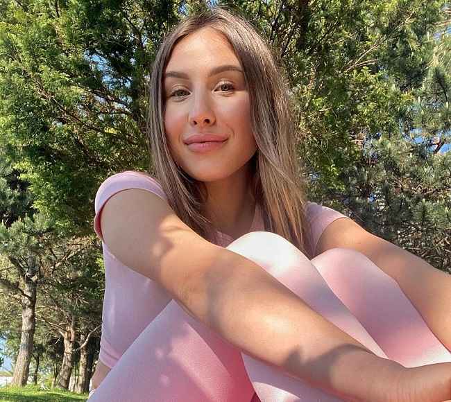  DeLuXeGirL Bio, Age, Career, Net Worth, Height, Education, Boyfriend & More