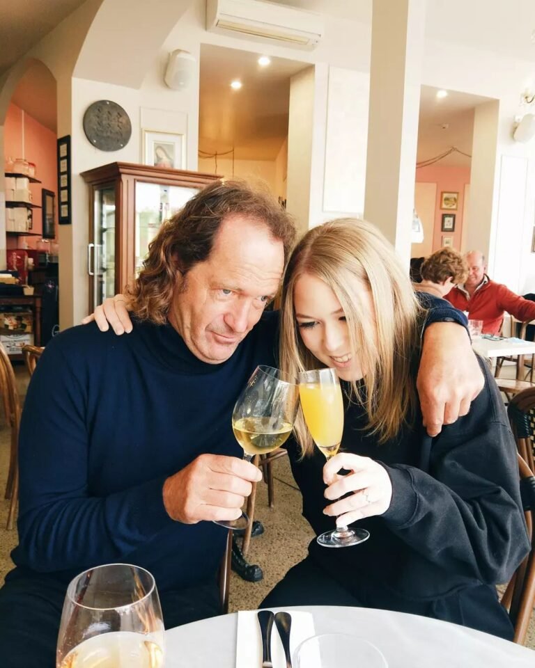 Izzy Green Bio, Age, Career, Net Worth, Height, Education