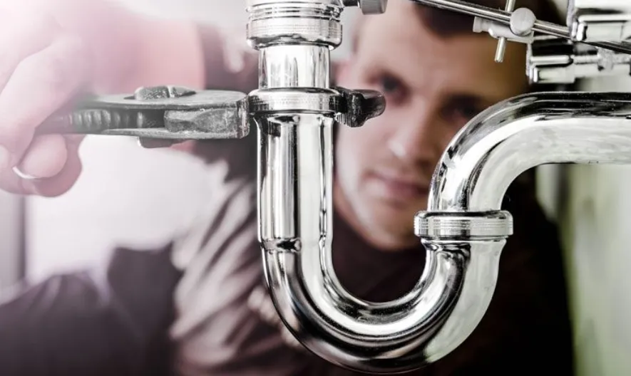 The Right Way to React A Smart Homeowner’s Guide to Plumbing Emergencies 